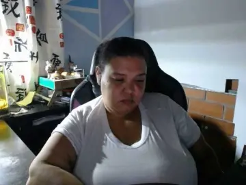 Beautifulchubbyqueen  live sex cam