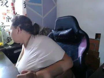 Beautifulchubbyqueen  live sex cam