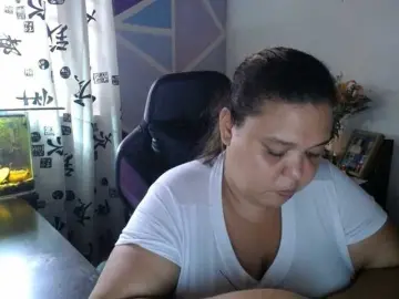 Beautifulchubbyqueen  live sex cam