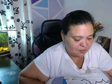 Beautifulchubbyqueen  live sex cam