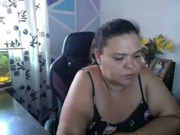 Beautifulchubbyqueen  live sex cam