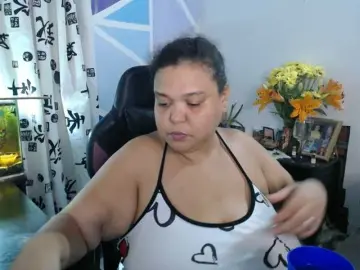 Beautifulchubbyqueen  live sex cam