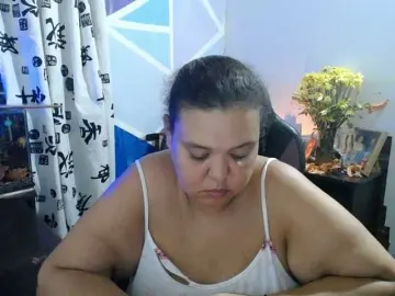 Beautifulchubbyqueen  live sex cam