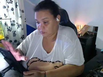 Beautifulchubbyqueen  live sex cam