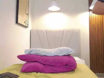 Sharlotte-Milk  live sex cam