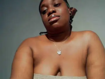 Freakyslut5  live sex cam