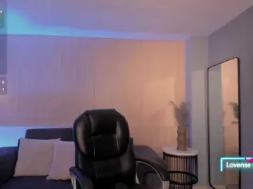 MaddisonLowe  live sex cam