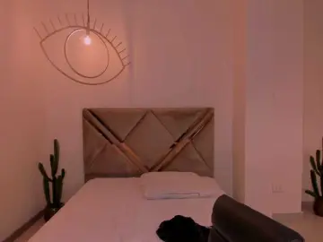 MaddisonLowe  live sex cam