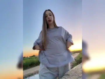 Sashhhkino  live sex cam