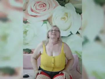 Yakameliya  live sex cam