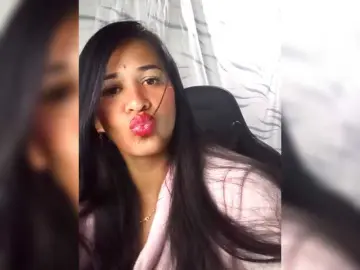 Letty33  live sex cam