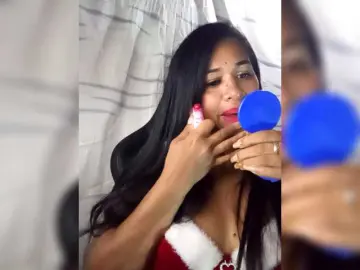 Letty33  live sex cam