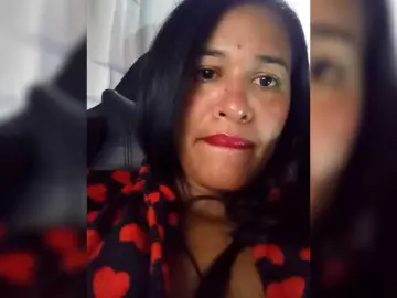 Letty33  live sex cam