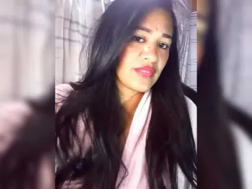 Letty33  live sex cam