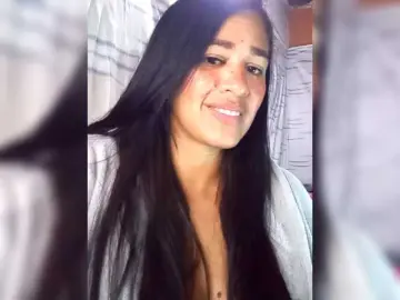 Letty33  live sex cam