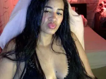 Letty33  live sex cam