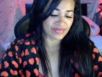 Letty33  live sex cam