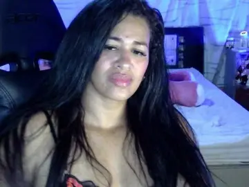 Letty33  live sex cam