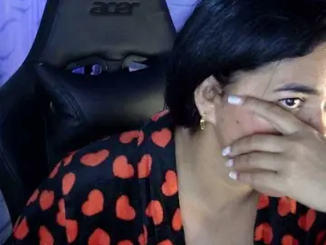 Letty33  live sex cam