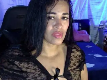 Letty33  live sex cam