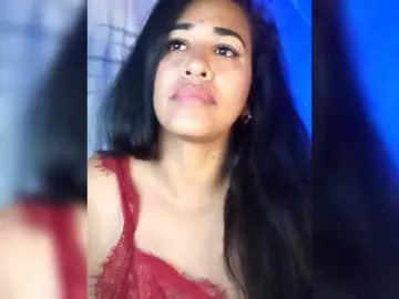 Letty33  live sex cam