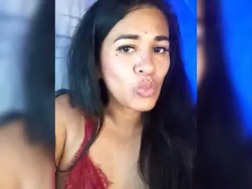 Letty33  live sex cam