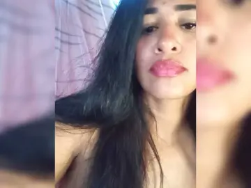 Letty33  live sex cam