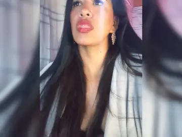 Letty33  live sex cam