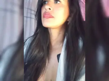 Letty33  live sex cam