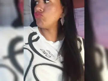 Letty33  live sex cam