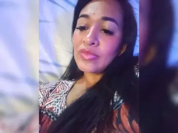 Letty33  live sex cam