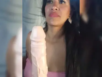Letty33  live sex cam