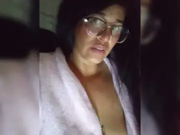Letty33  live sex cam