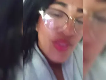 Letty33  live sex cam