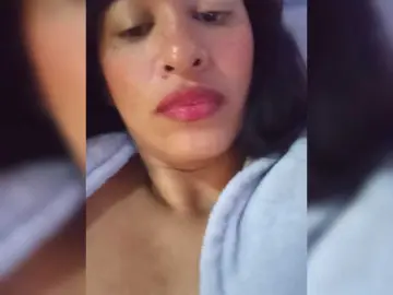 Letty33  live sex cam