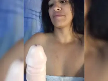 Letty33  live sex cam