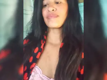 Letty33  live sex cam