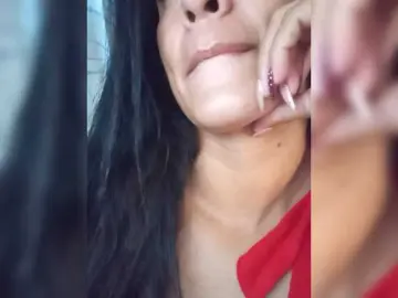 Letty33  live sex cam