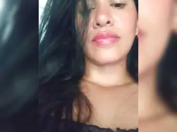 Letty33  live sex cam