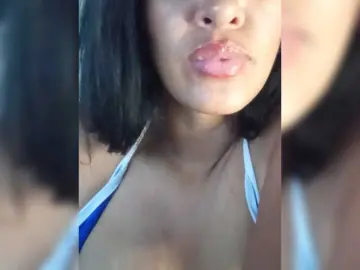 Letty33  live sex cam
