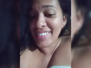 Letty33  live sex cam