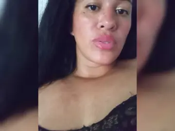 Letty33  live sex cam