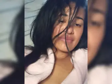 Letty33  live sex cam