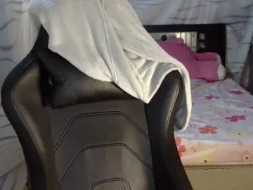 Letty33  live sex cam