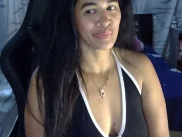 Letty33  live sex cam