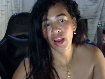 Letty33  live sex cam