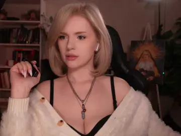 ChristieWade  live sex cam