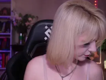 ChristieWade  live sex cam