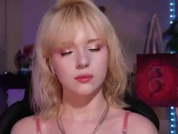 ChristieWade  live sex cam