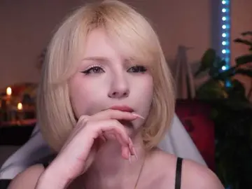 ChristieWade  live sex cam